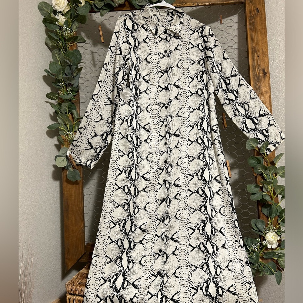 Button down, snake skin dress - Picture 2 of 3